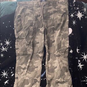 Hollister Women’s baggy camo pants